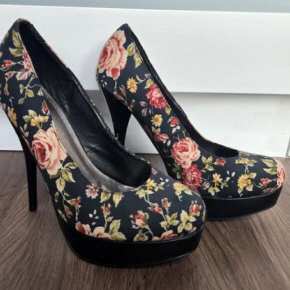 Glaze - Flowered Platform Heels - Picture 2 of 5